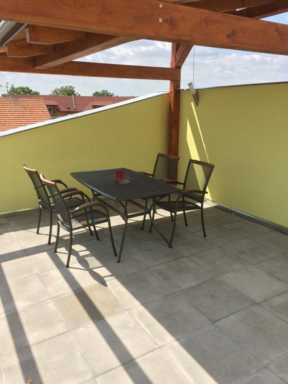 Marcus - Rodinny Relax 200 M Od Penzionu Kometa, U Jezera S Grilem A Sdilenou Kuchyni